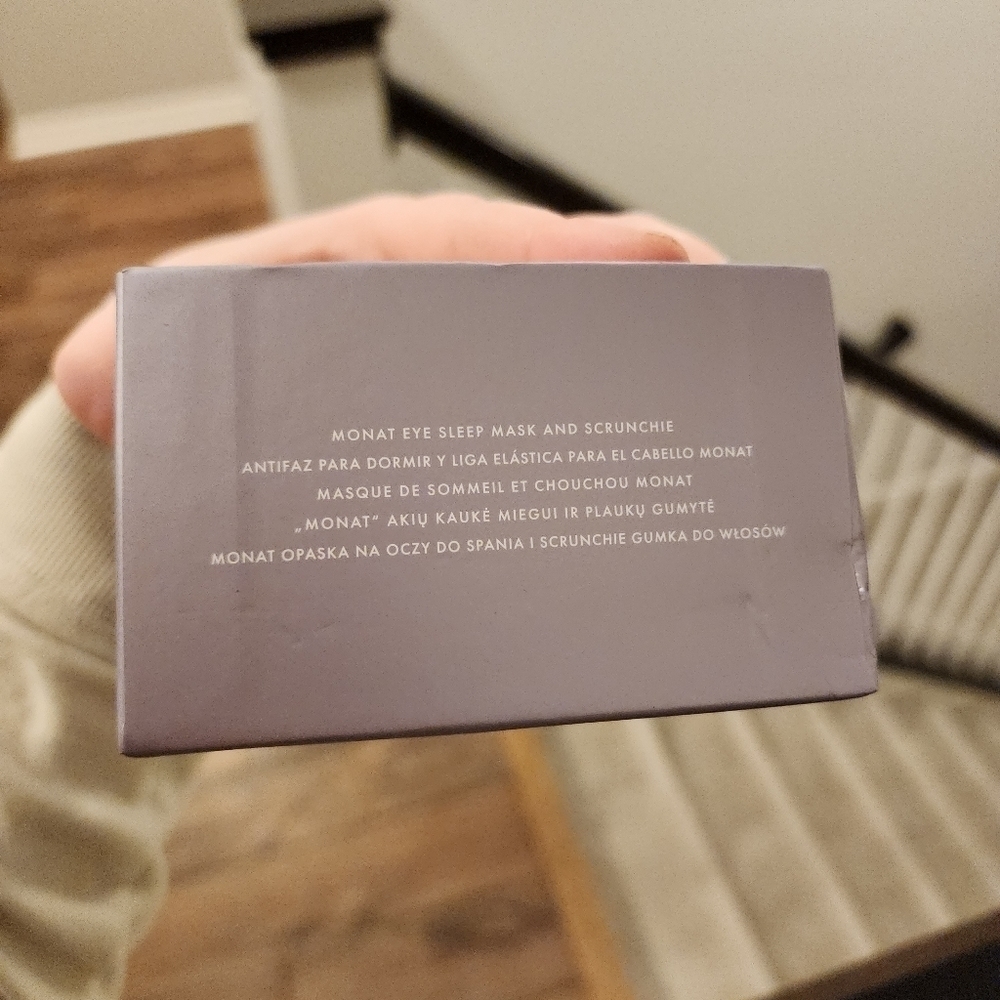 Monat Eye Mask & Hair Scrunchie - Picture 3 of 4